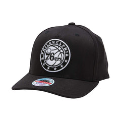 MITCHELL & NESS - Black & White 'Classic Red' 110 Pinch Panel Snapback - Philadelphia 76ers