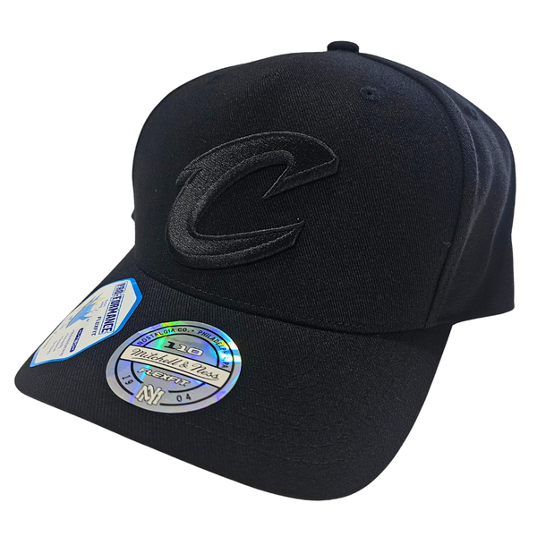 Mitchell & Ness NBA Flexfit 110 Black on Black - Cleveland Cavaliers
