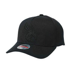 MITCHELL & NESS - Black on Black 'Classic Red' 110 Pinch Panel Snapback - Charlotte Hornets