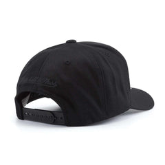 MITCHELL & NESS - Black on Black 'Classic Red' 110 Pinch Panel Snapback - Miami Heat