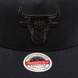 MITCHELL & NESS - Black on Black 'Classic Red' 110 Pinch Panel Snapback - Chicago Bulls