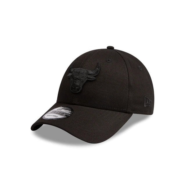 NEW ERA 9FORTY - Black on Black - Chicago Bulls